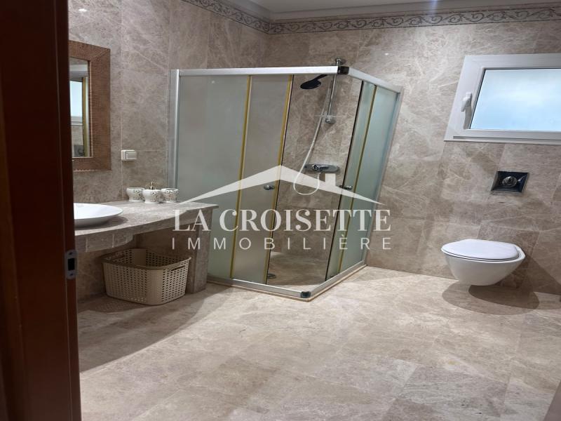 Triplex S+5 avec jardin à La Marsa